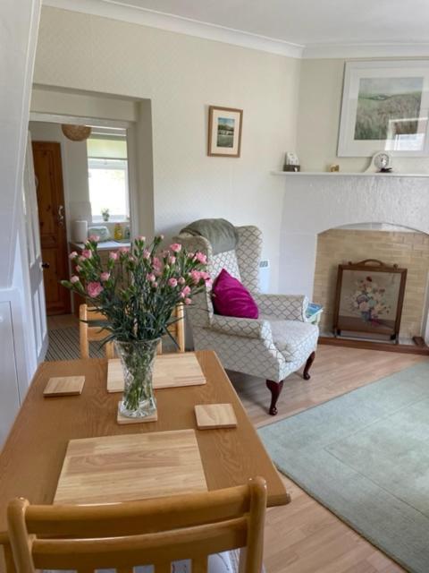 No 96 Chapel Lane - Self Contained Cottage In The Heart Of Butleigh Bagian luar foto